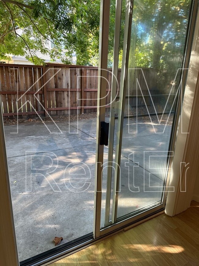 Building Photo - 3059 Carousel Cir