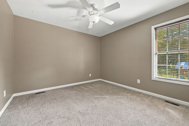 Building Photo - 570 Buchanan Rd