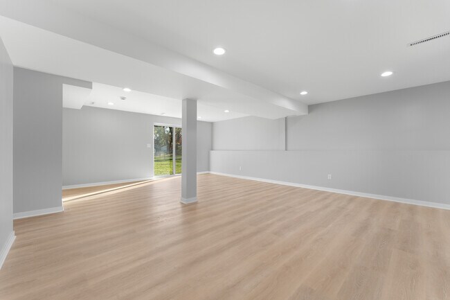 Building Photo - 2N359 Mildred Ave