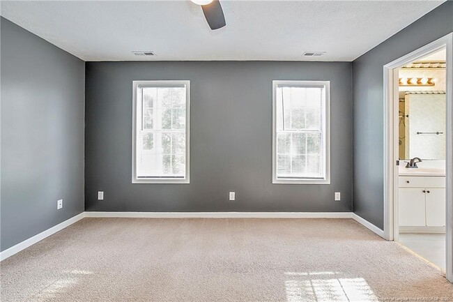 Building Photo - 300 Bubble Creek Ct