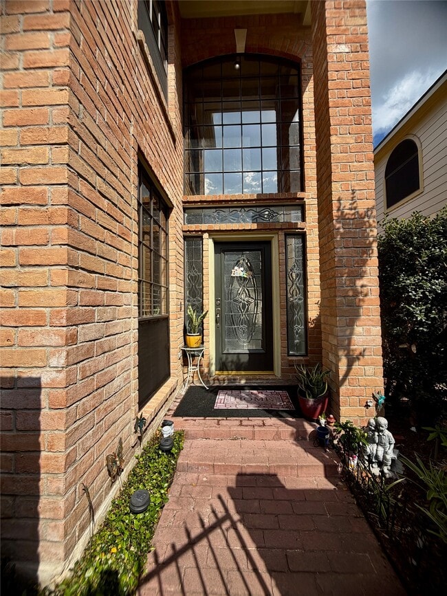 Building Photo - 8006 Oakwood Bend Dr