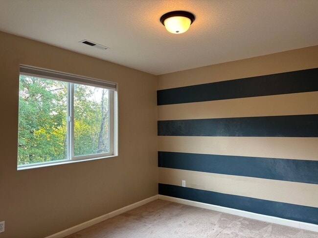 Building Photo - Beautiful 2 Story home in the Desirable Oa...