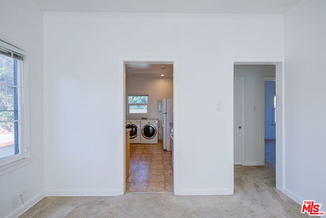 Building Photo - 1447 N Vista St