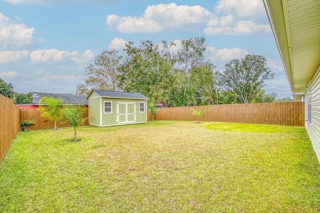 Building Photo - Updated and Move In Ready 4/2 in Cantonment