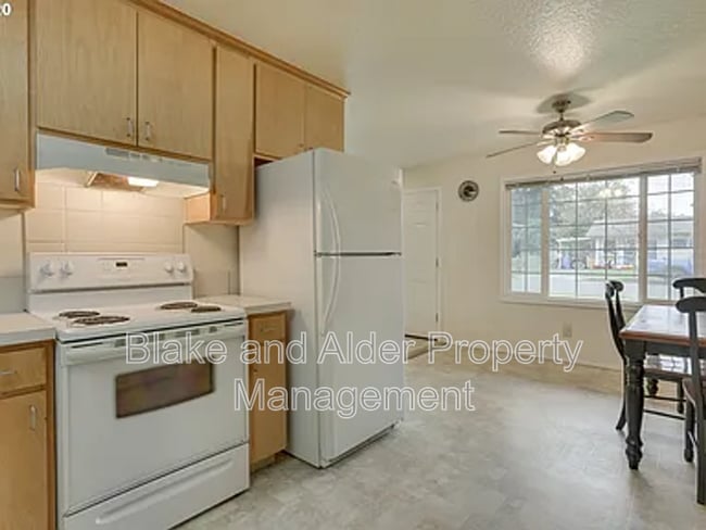 Building Photo - 9733 SE Ramona St