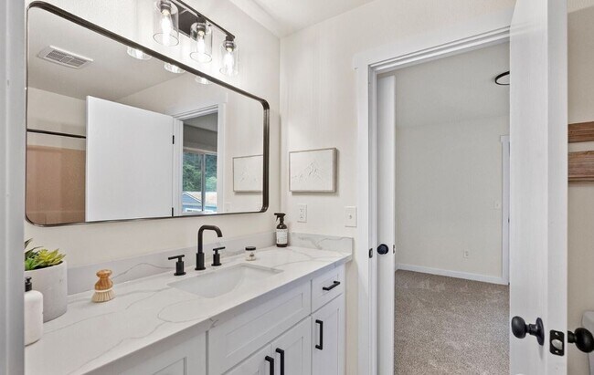 Building Photo - 13619 Sandy Point E NW