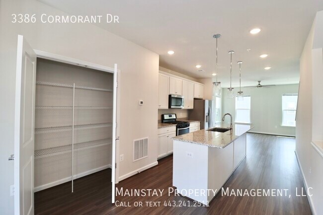 Building Photo - 2022 New Construction Townhome in Watershe...
