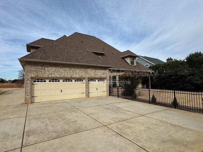 Building Photo - 1811 Traditions Way