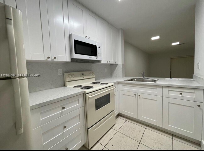 Building Photo - 6854 NW 173rd Dr