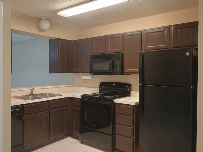 Building Photo - 113 Reserve Cir