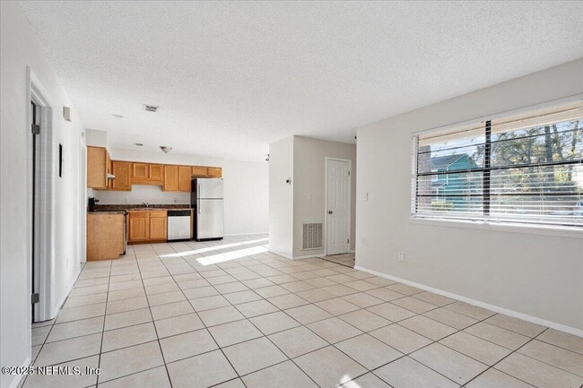 Building Photo - 1335 Violet St