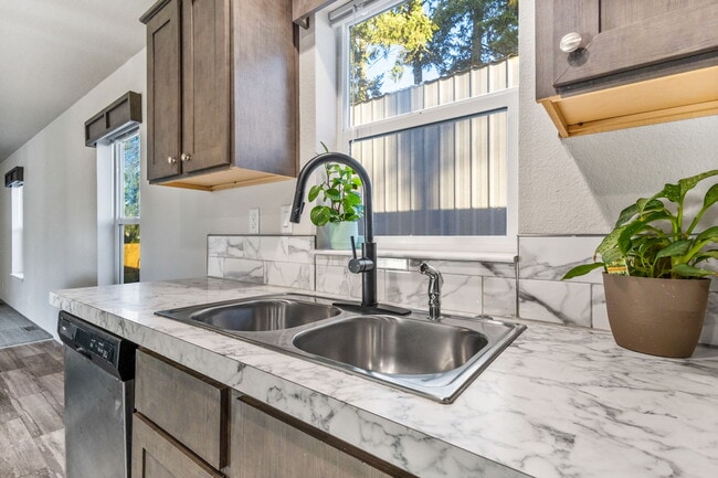 Building Photo - 7988 Marion Rd SE