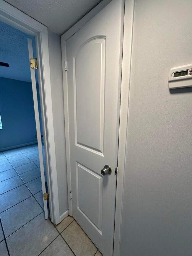 Building Photo - 837 Hickory St