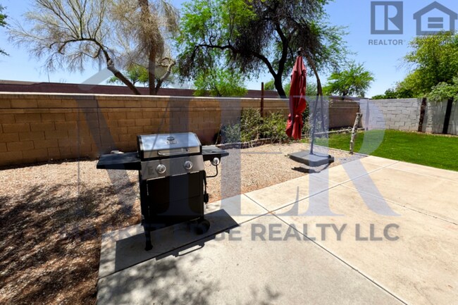 Building Photo - 3Bed/2Bath House at 51st Ave/Loop 101! $399 MOVE-IN SPECIAL! Move-In Ready on 01/08/2026!