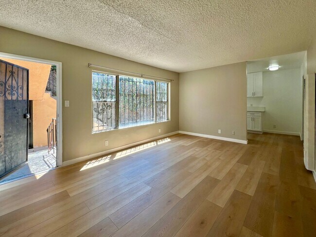 Interior Photo - 533 W. 75th Street