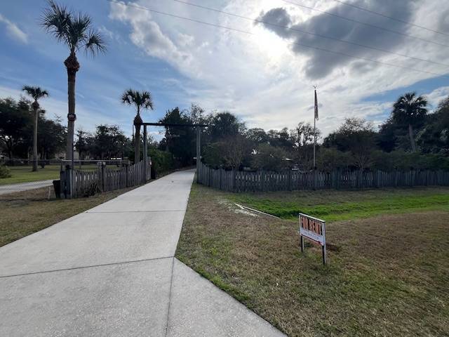 Building Photo - 1741 Camp South Moon Rd