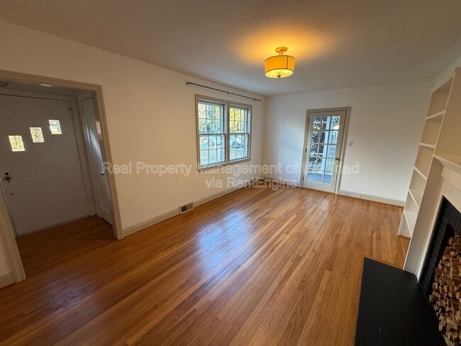 Building Photo - 7530 Shallowford Rd