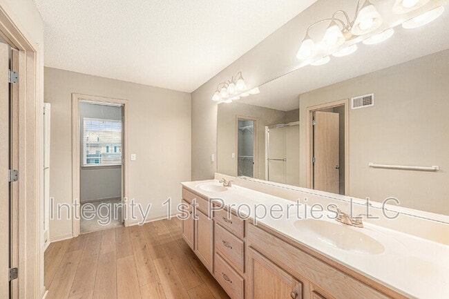 Building Photo - 4448 NE 83rd Terrace