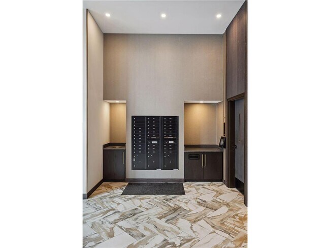 Building Photo - 253 Lake St E