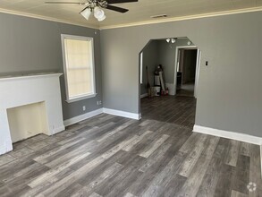 Building Photo - 3 Bedroom 1 Bath Rental