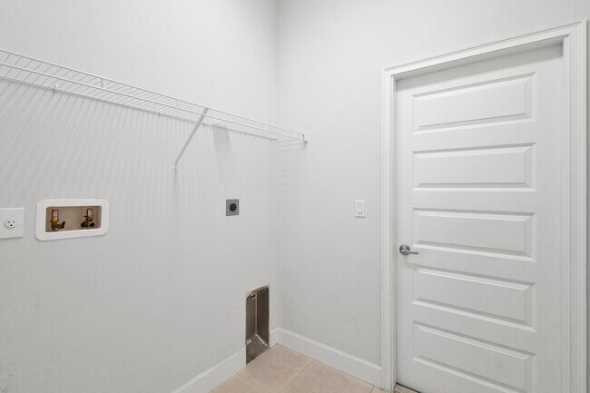 Building Photo - 5348 Lugo St