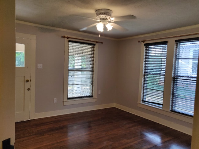 Building Photo - 408 N Elm St
