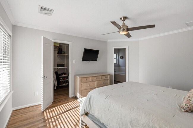 Building Photo - 9426 Coatsworth Dr