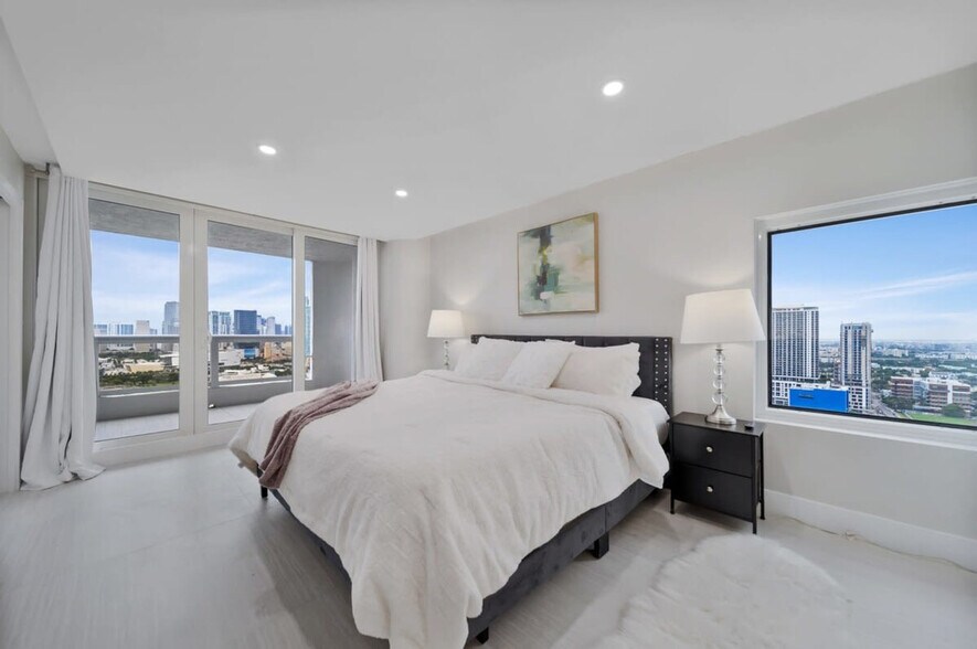 Building Photo - 1717 N Bayshore Dr