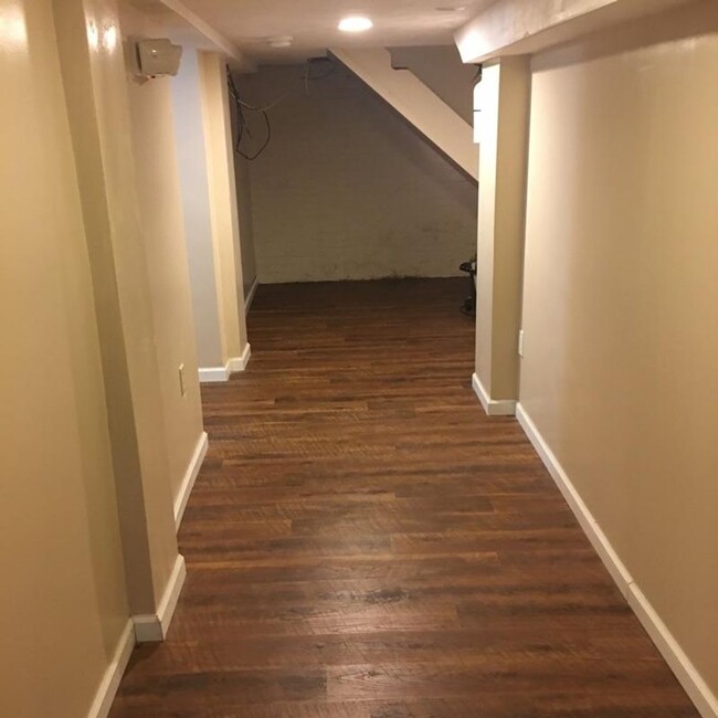 Building Photo - South Oakland Large and renovated 3 bedroo...