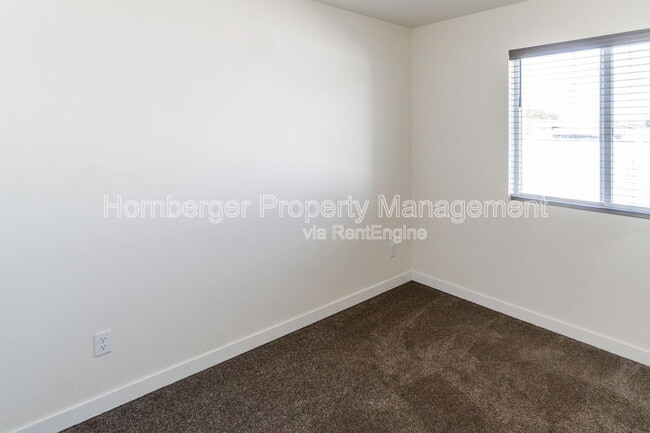 Building Photo - 10612 W Salmonberry