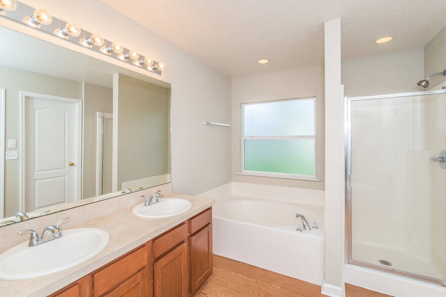 Building Photo - 1071 Collinswood Dr W