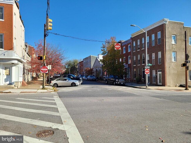 Building Photo - 250 S Washington St