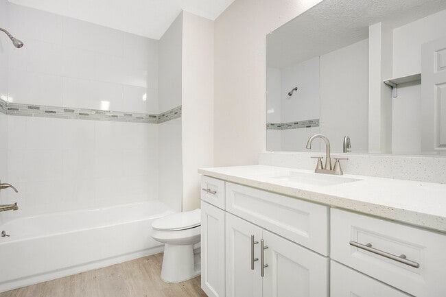 Building Photo - 1217 W 6th St