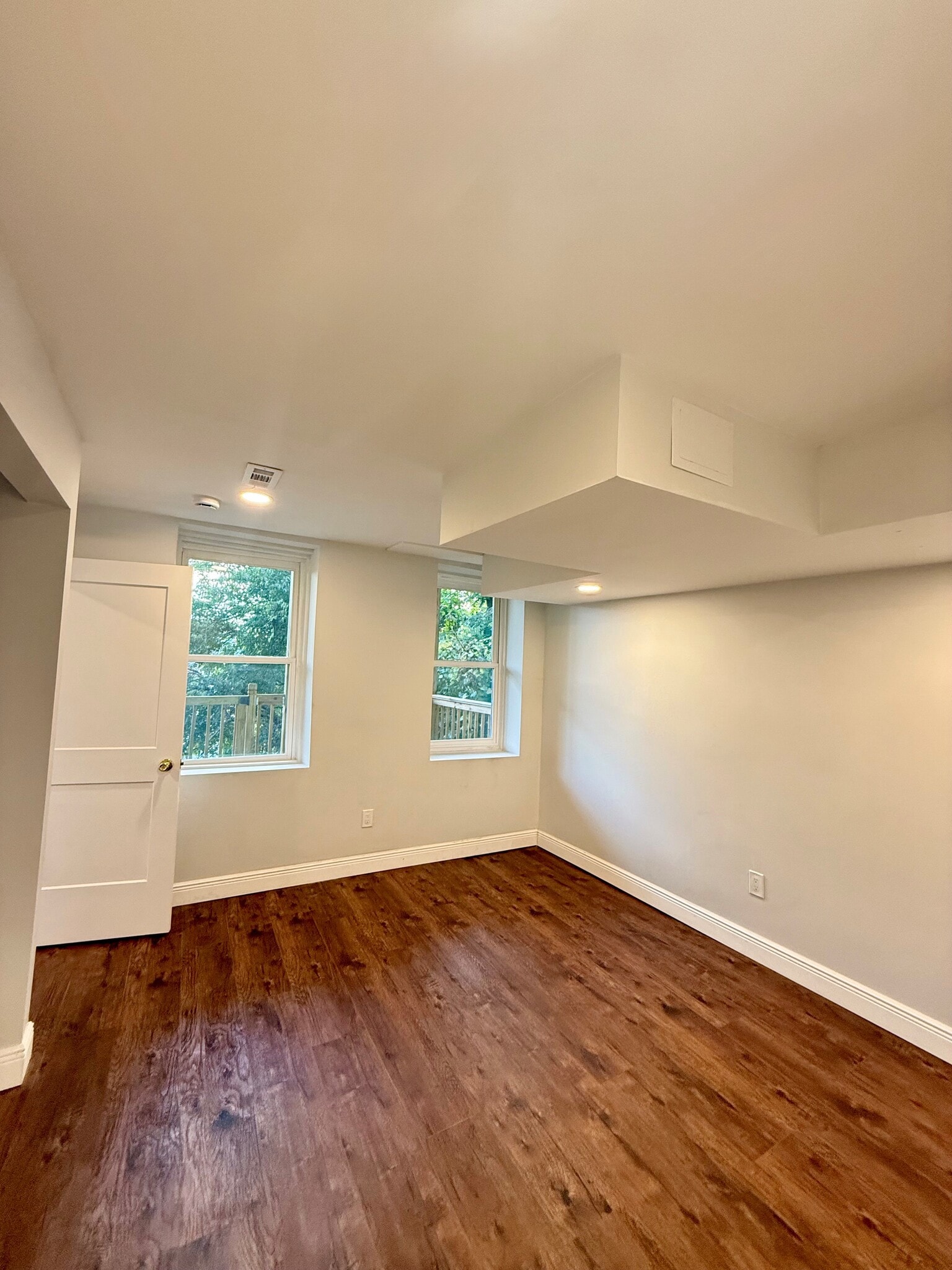 Building Photo - 39 E Clifton Ave