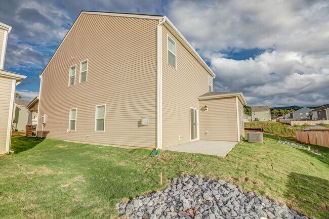 Building Photo - NEW CONSTRUCTION - 5 BDRMS, 3 BTHS, JOHNSON CITY