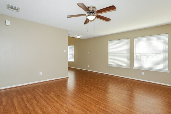 Building Photo - 10007 Willow Wood Way
