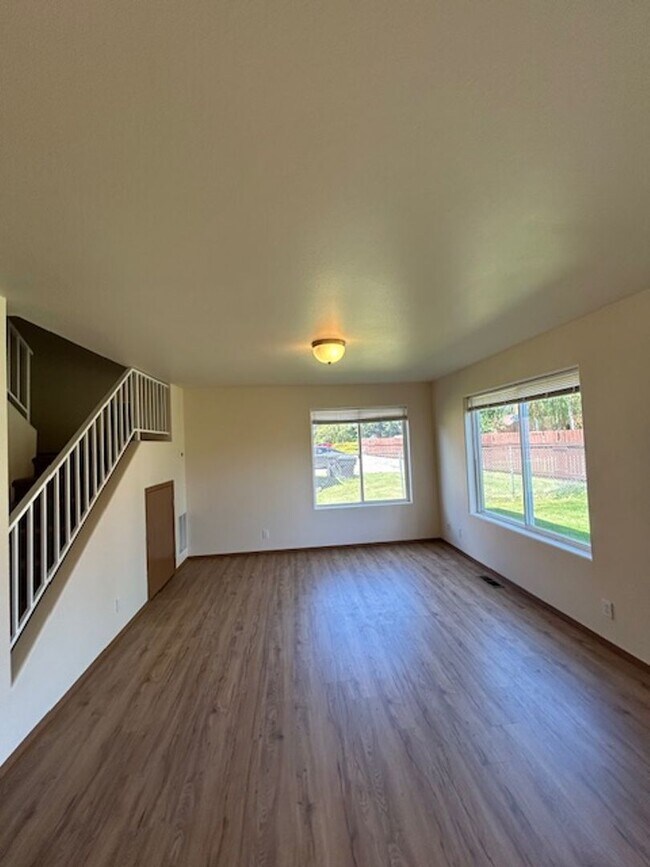 Building Photo - 129 Bing Ct