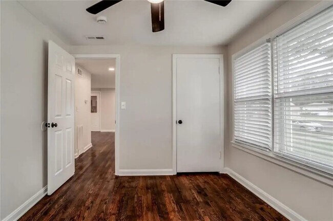 Building Photo - Lowell Avenue