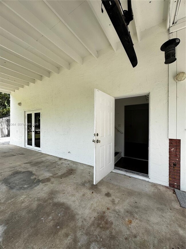 Building Photo - 1601 SW 20th Ave