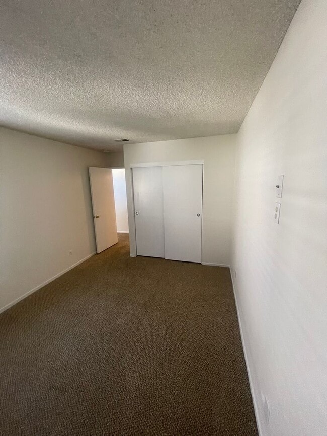 Building Photo - Phillips Ranch 2 Bedroom Condo
