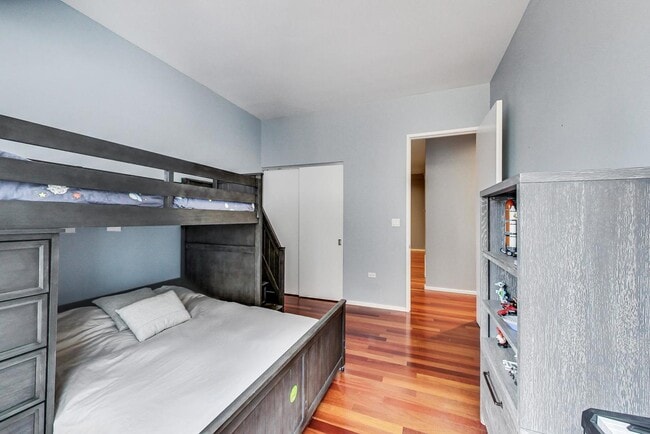 Building Photo - 550 N Saint Clair St