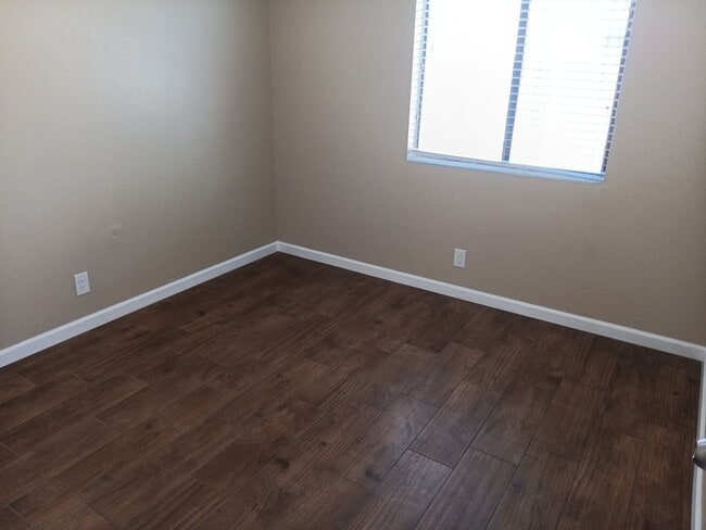 Building Photo - Available Now! 3 Bedroom 2 Bathroom Located in SW ABQ!! Showings Available! Price drop!