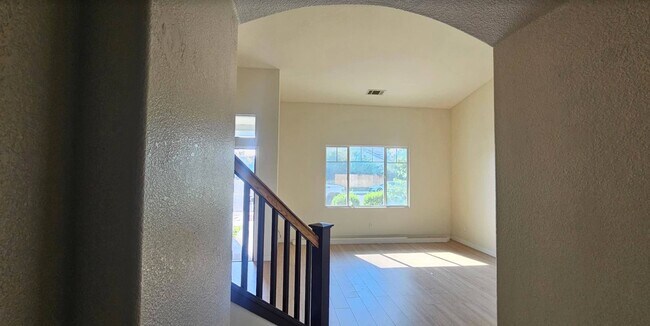 Building Photo - 1465 Venice Cir