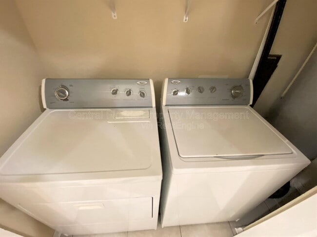 Building Photo - 6425 Agastia Ct