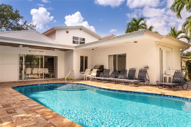 Building Photo - 2555 NE 202nd St