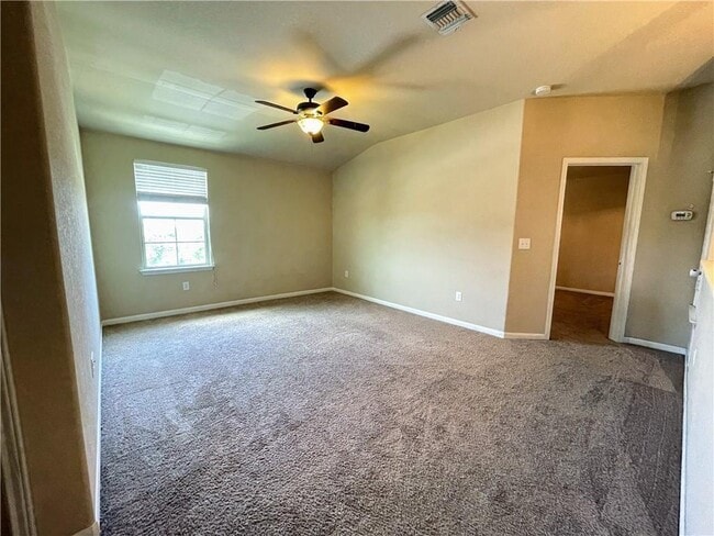 Building Photo - 732 Pinnacle Dr