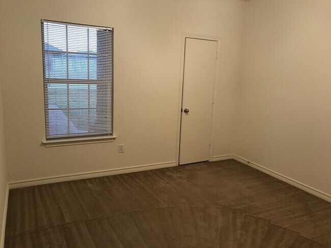Building Photo - Duplex
