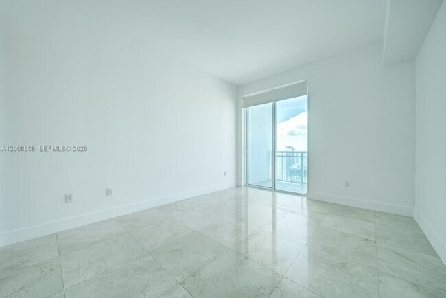 Building Photo - 950 Brickell Bay Dr