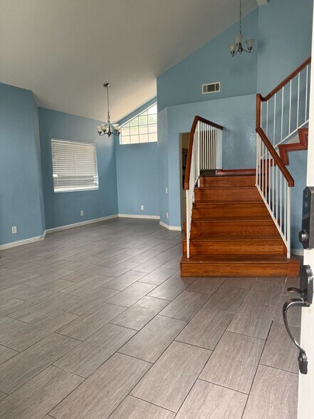 Building Photo - 5543 N Magnolia Dr
