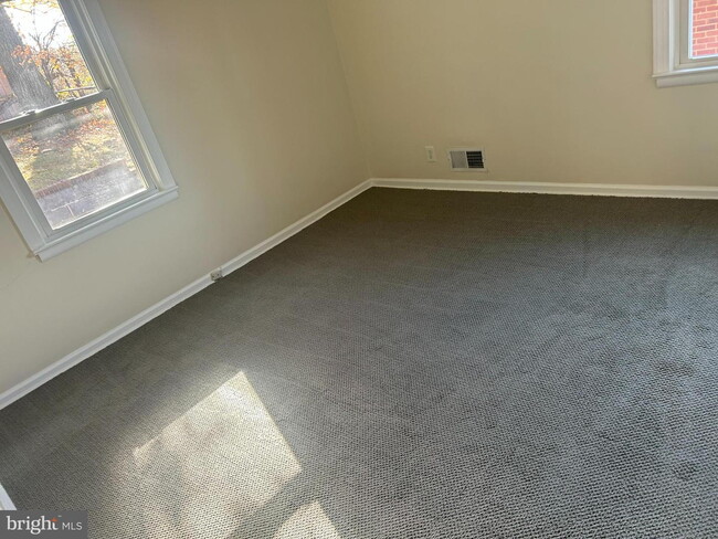 Building Photo - 3013 Nash Pl SE